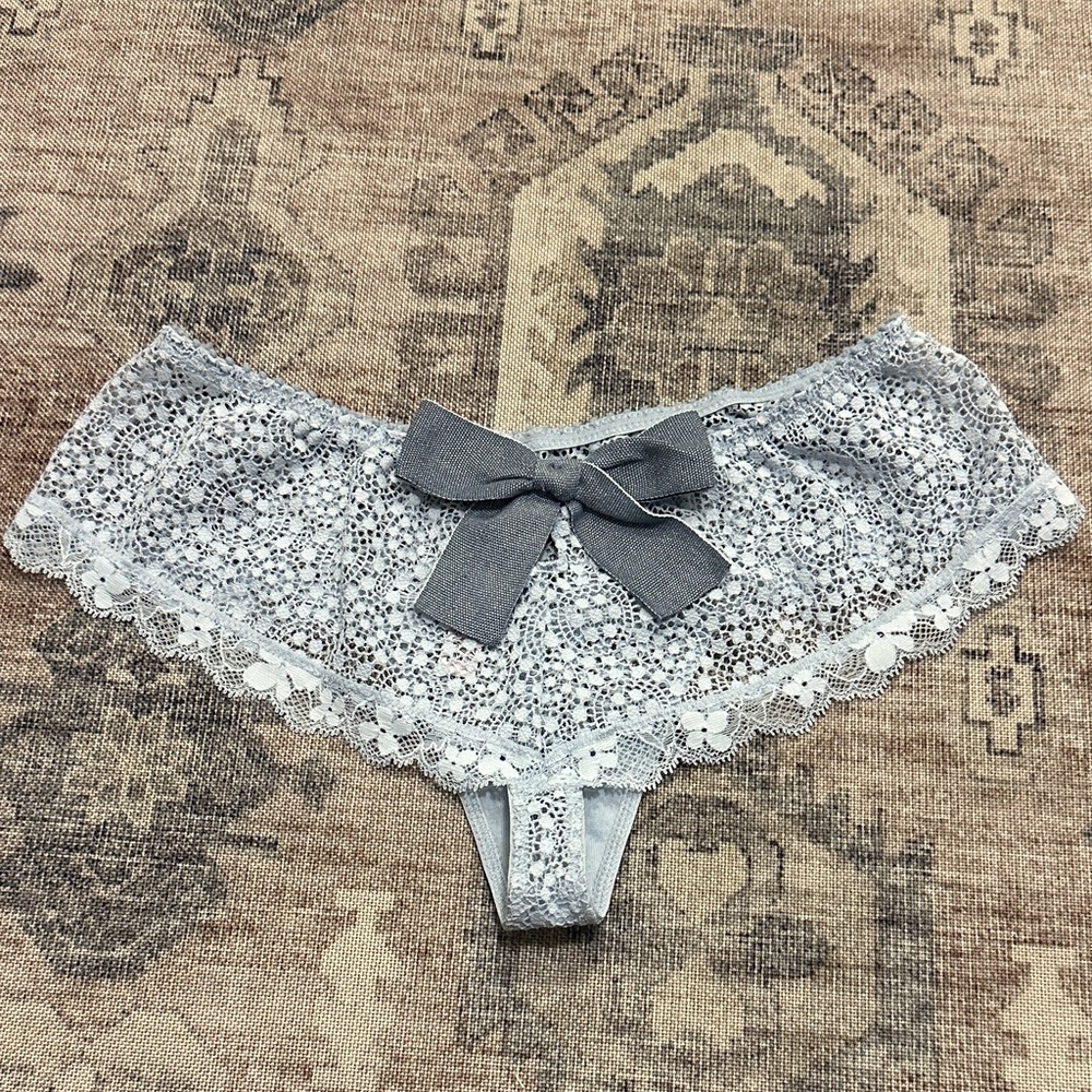 New Victoria’s Secret dream angels wife side Lace thong w Bow Accent sz small